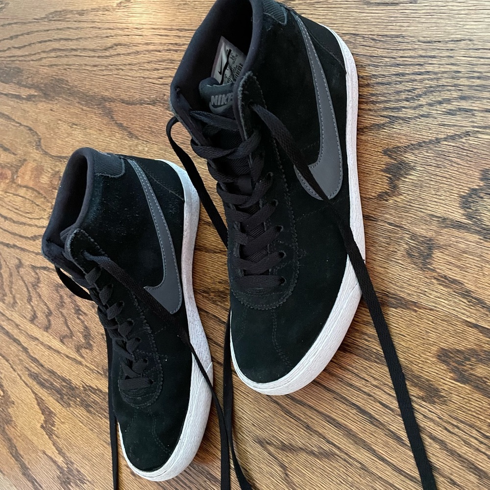 Nike blazers size 8. Barely worn